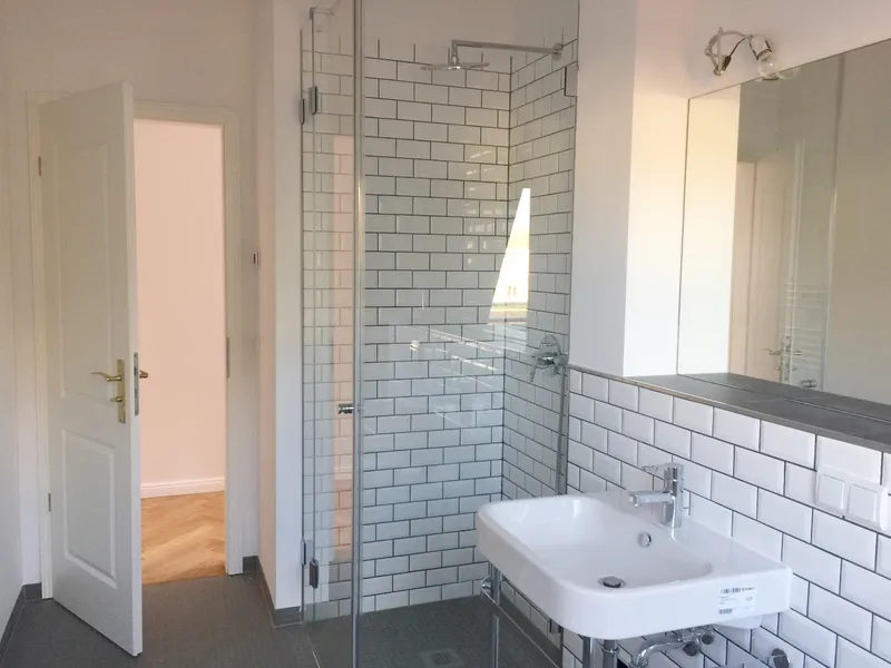 Befristet bis Mai 2027: Schmucke Dachgeschoss-Wohnung - Kiez-Lage, hell & ruhig, gehobener Standard — photo 1